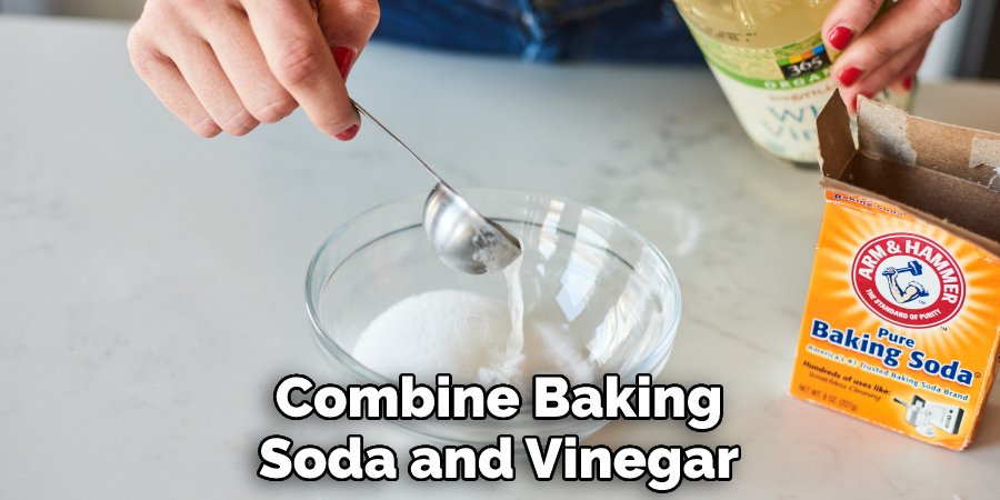 Combine Baking
Soda and Vinegar