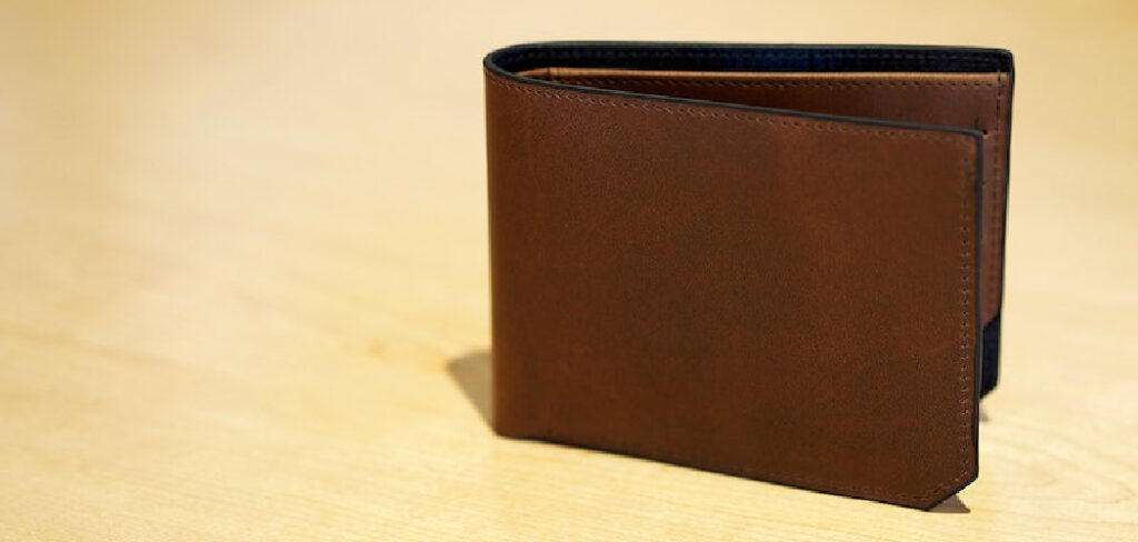 How to Tighten a Leather Wallet	
