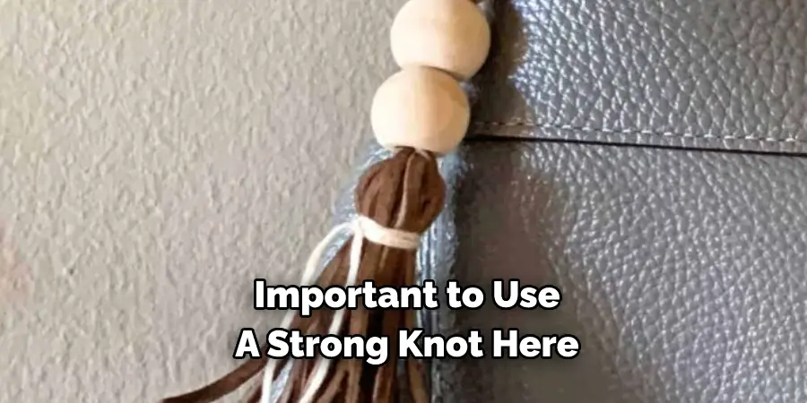 Important to Use 
A Strong Knot Here