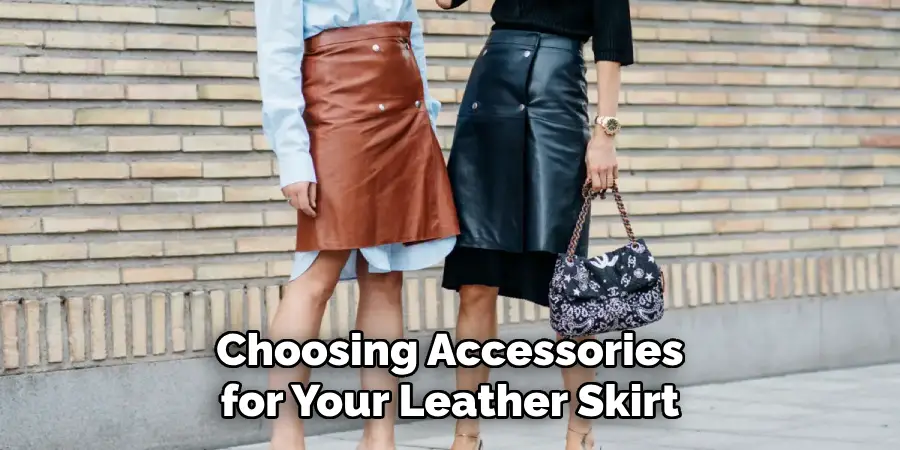 Choosing Accessories for Your Leather Skirt