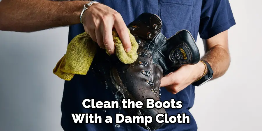  Clean the Boots With a Damp Cloth