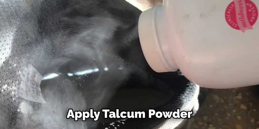 Apply Talcum Powder
