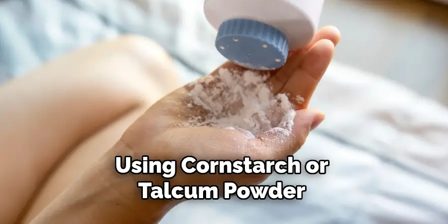 Using Cornstarch or Talcum Powder 