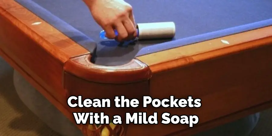 Clean the Pockets With a Mild Soap