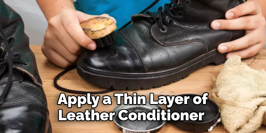 Apply a Thin Layer of
Leather Conditioner 
