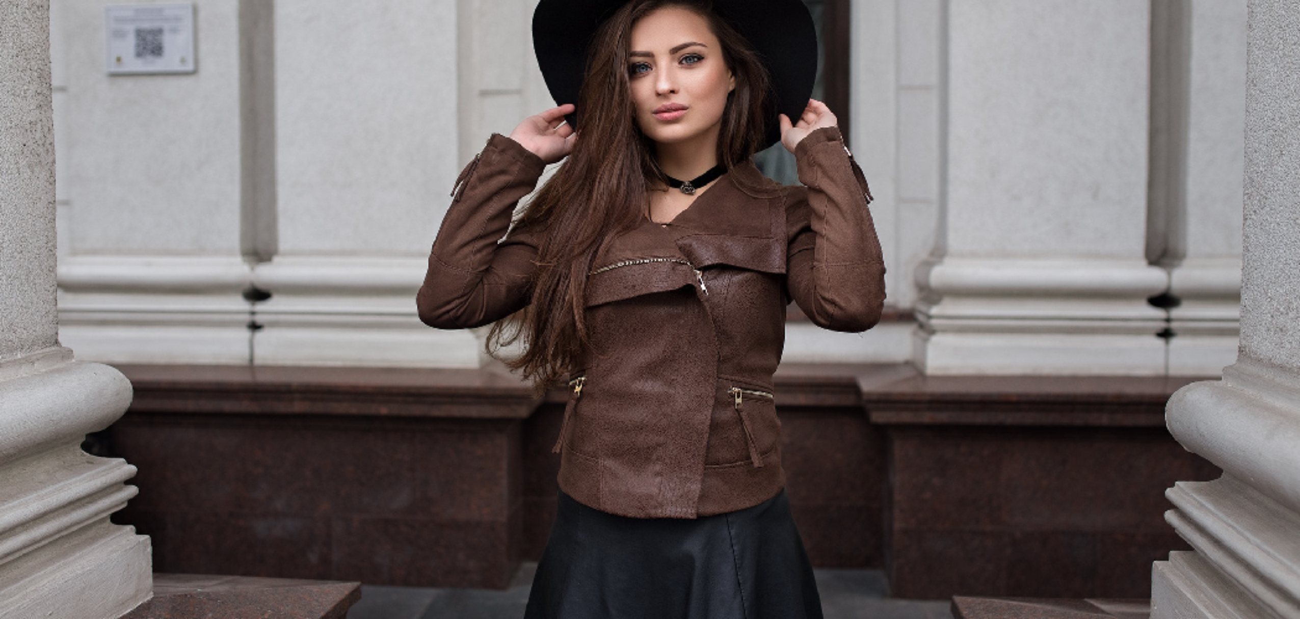 How to Wear Brown Leather Skirt